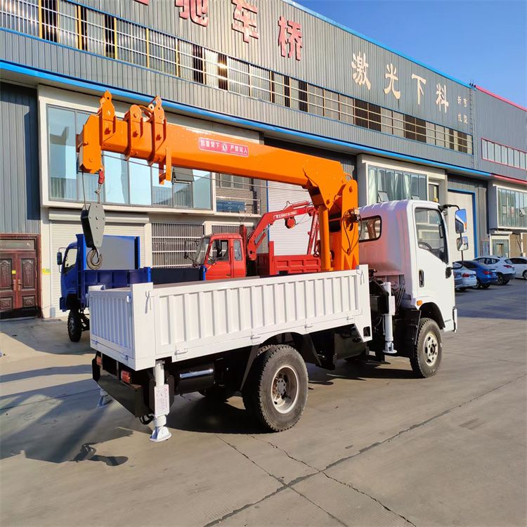 林园区三轮随车吊定制 农用改装机自备吊中瑞长期出售